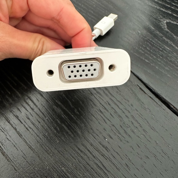 Mini Display Port to VGA Adapter - Picture 2 of 5